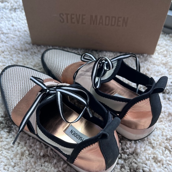 Very New - Steven Madden Sandals Sneakers - Picture 3 of 5